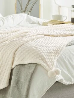 Plaid Crème In Diverse Formaten SAMUR -slaapkamer Verkoopwinkel undef src sa picid 771153 type whitesh image