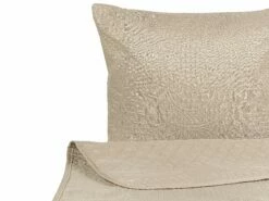 Bedsprei Met 2 Kussens Taupe In Diverse Formaten SHUSH 12 Bedsprei Met 2 Kussens Taupe In Diverse Formaten SHUSH -slaapkamer Verkoopwinkel undef src sa picid 822023 type whitesh image