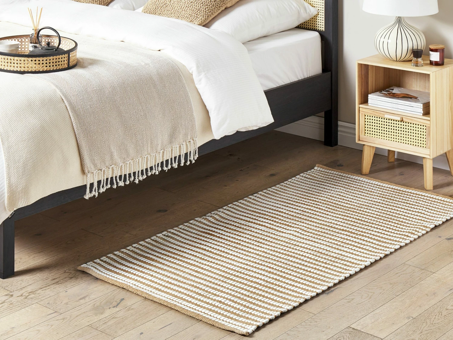 Bed Hout Zwart 160 X 200 Cm MONPAZIER - Afbeelding 3